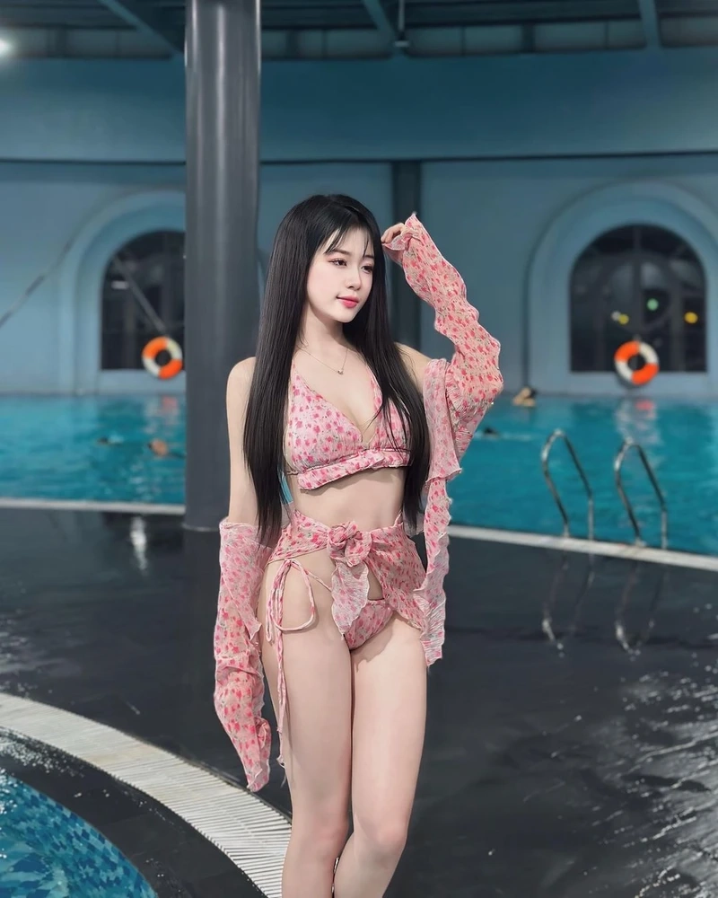 Ảnh người mẫu Trung Quốc, thể hiện sự quyến rũ và nét đẹp thanh thoát