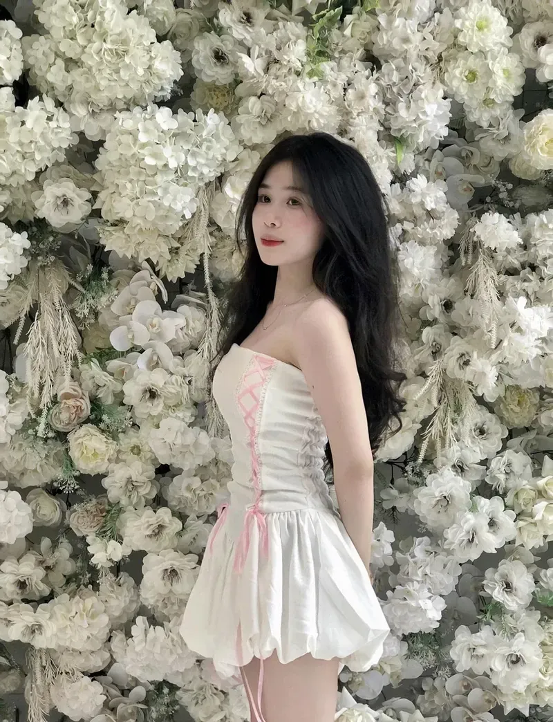 Gái xinh tiktok mặc váy ngắn nhảy gây ấn tượng mạnh mẽ