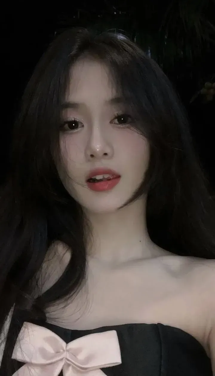 Tiktok gái mặc bikini tạo ấn tượng với vẻ ngoài quyến rũ