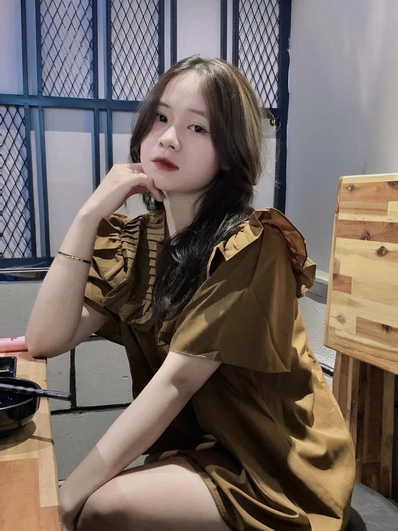 Ảnh chụp trước gương giấu mặt tạo nên sự bí ẩn đầy cuốn hút