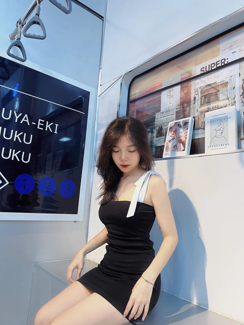 Ảnh chụp trước gương không lộ mặt gợi cảm giác tò mò