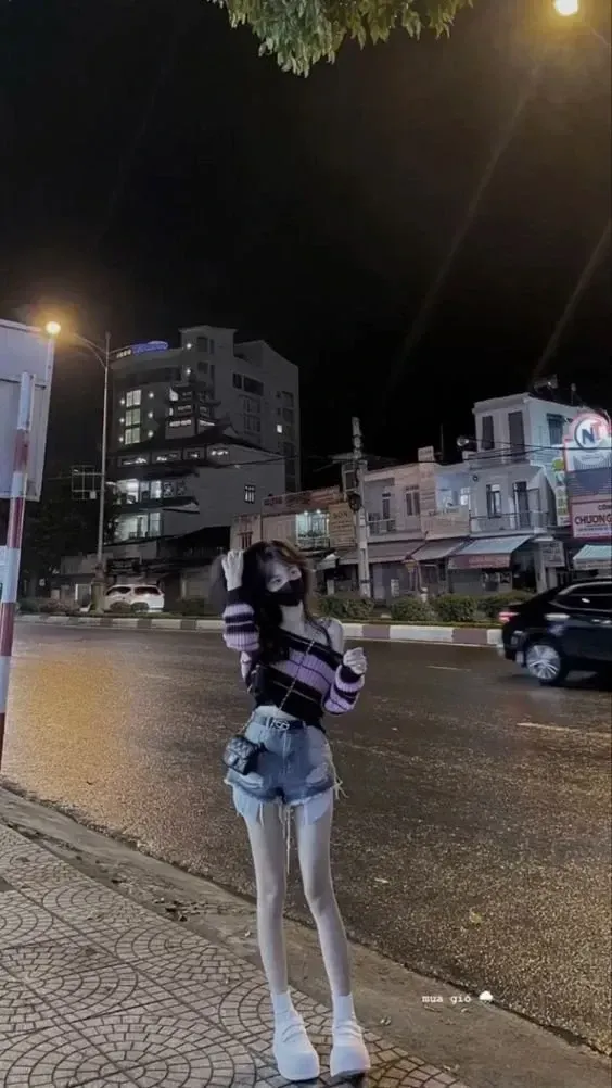 Gái xinh mặc áo dài live tạo ấn tượng mạnh với thần thái tự tin